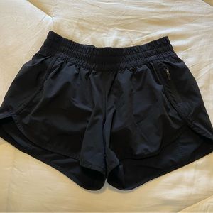 Lululemon Tracker Low-rise Lined short - 4” - Black